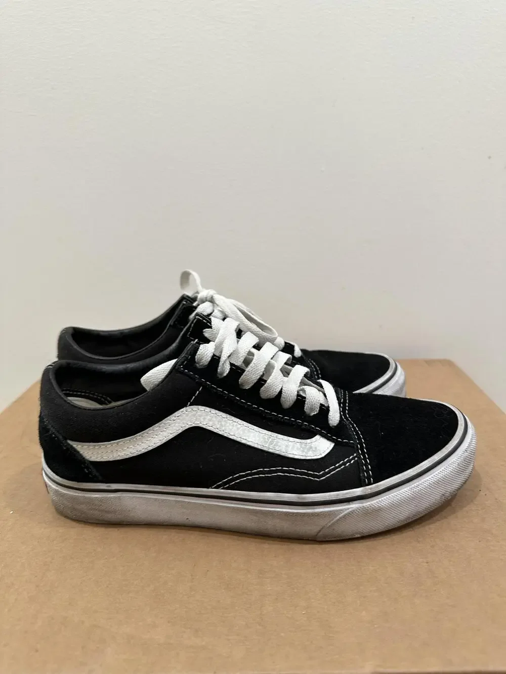 Vans Old Skool Shoes Mens Size 5.5 Black White Low Top Skate Sneakers Classic